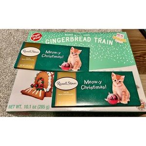 Christmas bundle gingerbread train with chocolatey meow-y christmas😸